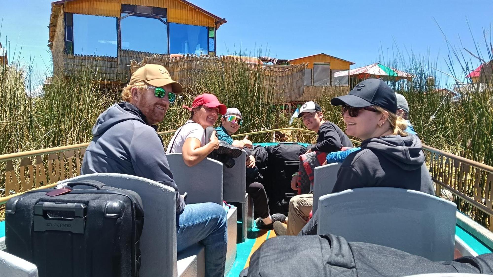 Urosfood & Titiqaqa Lodge エクステリア 写真