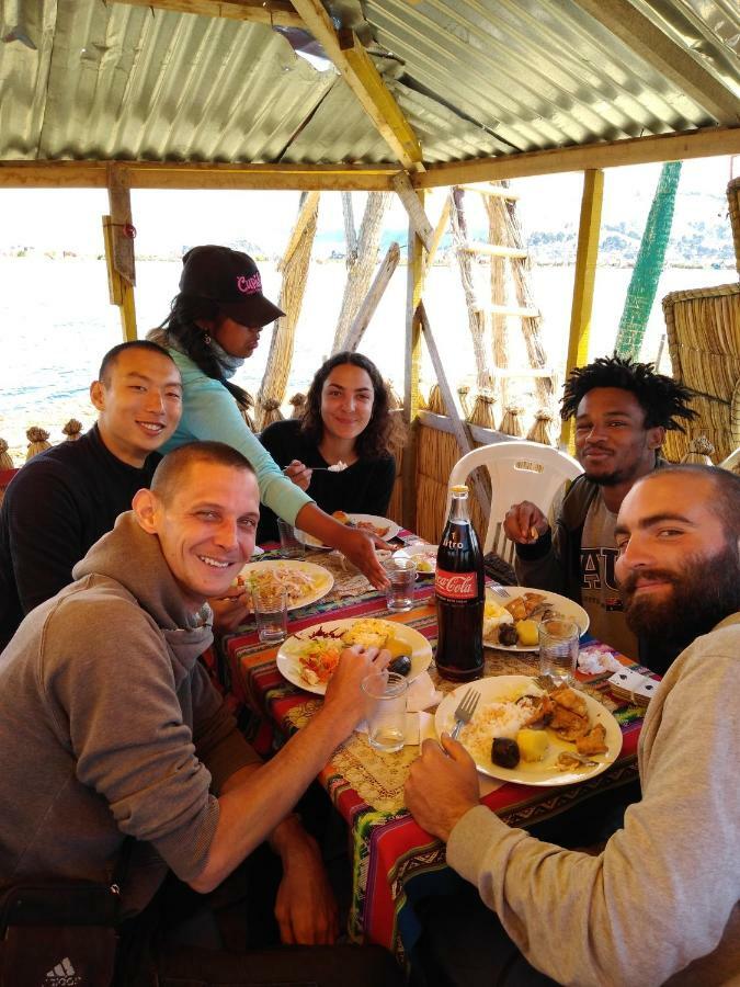Urosfood & Titiqaqa Lodge エクステリア 写真